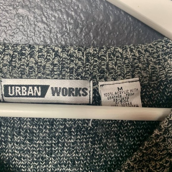 Vintage Women's V-neck Sweater - Picture 6 of 6